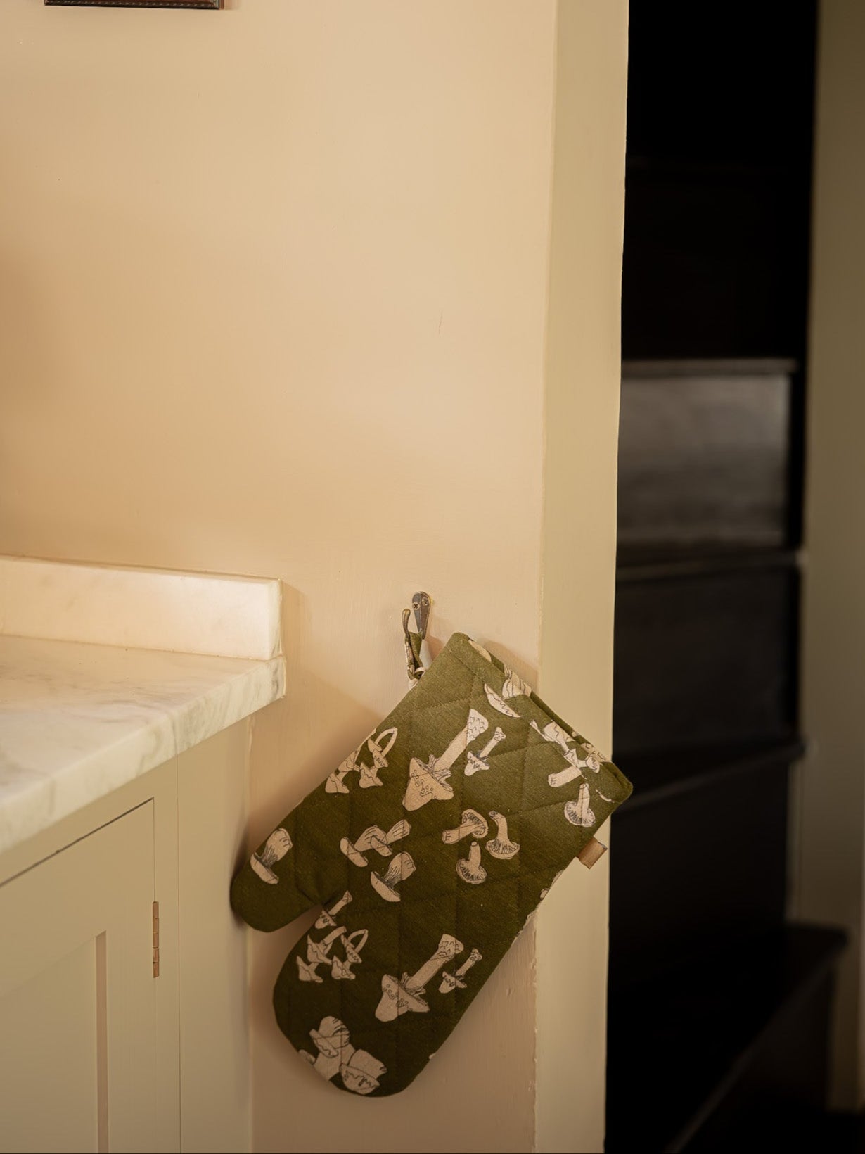 Wild Mushroom Single Oven Glove | Olive