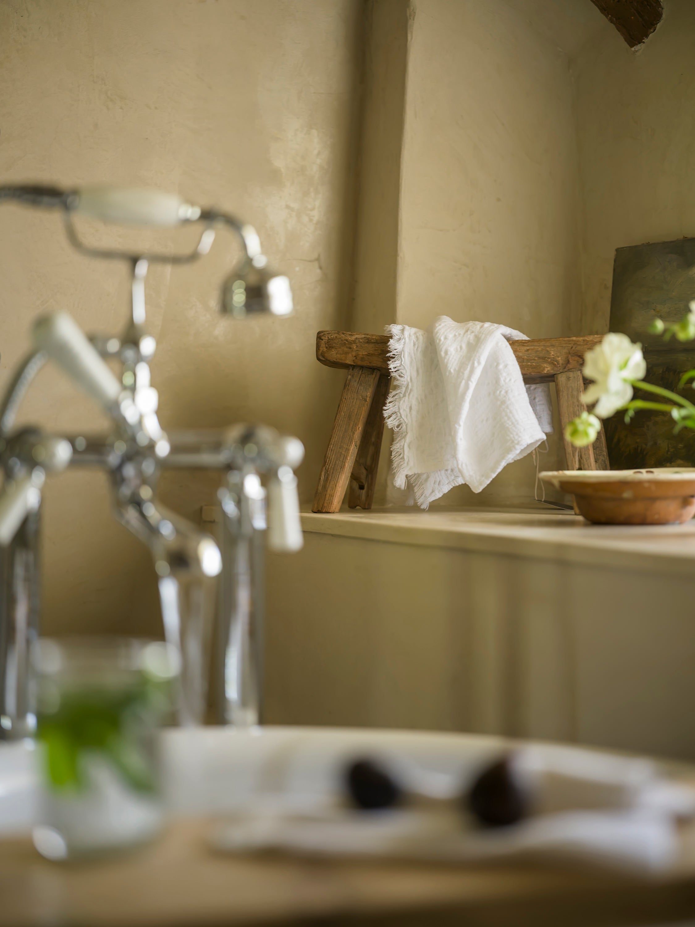 The Chantilly Hand Towel | White