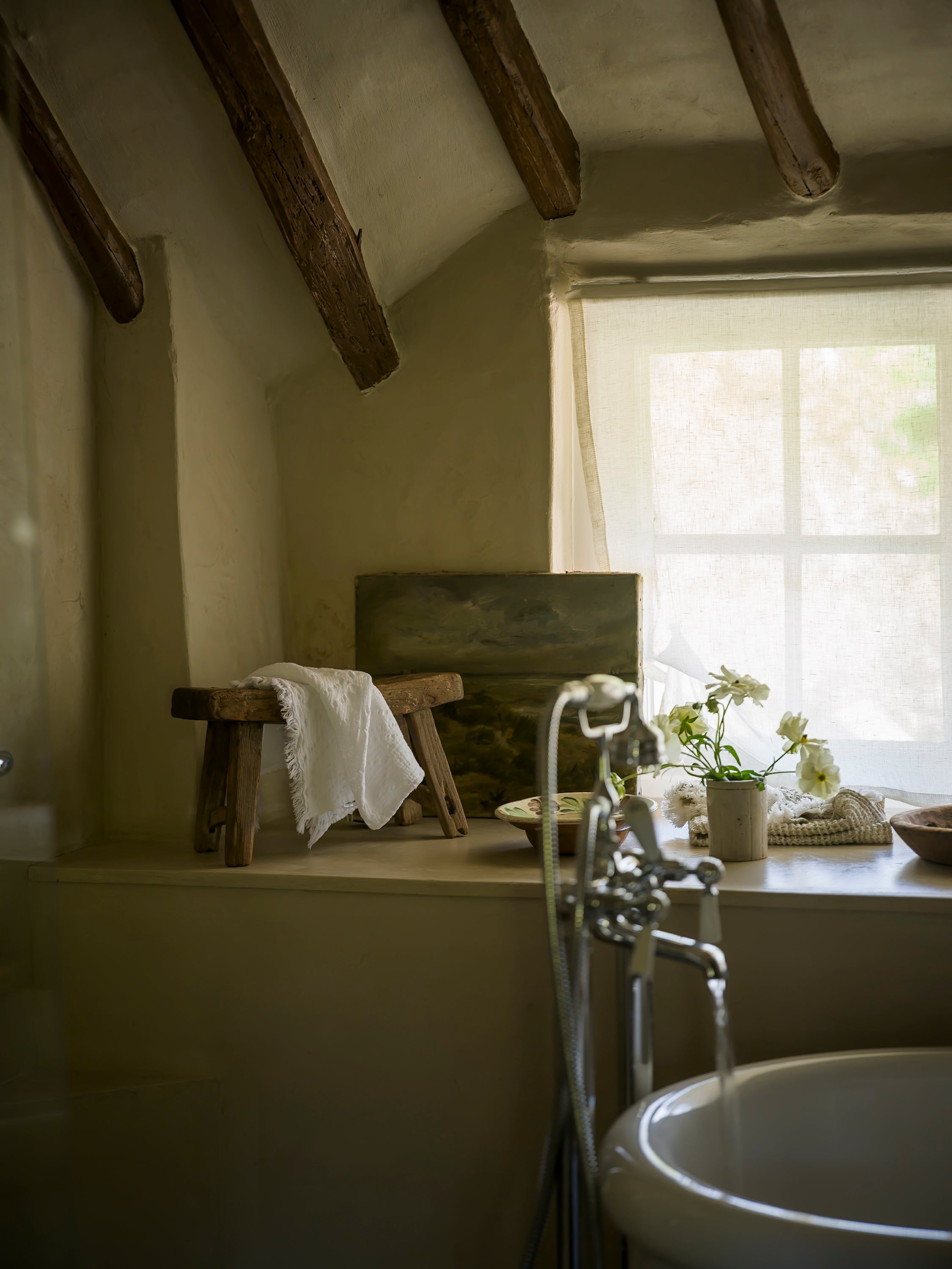 The Chantilly Hand Towel | White