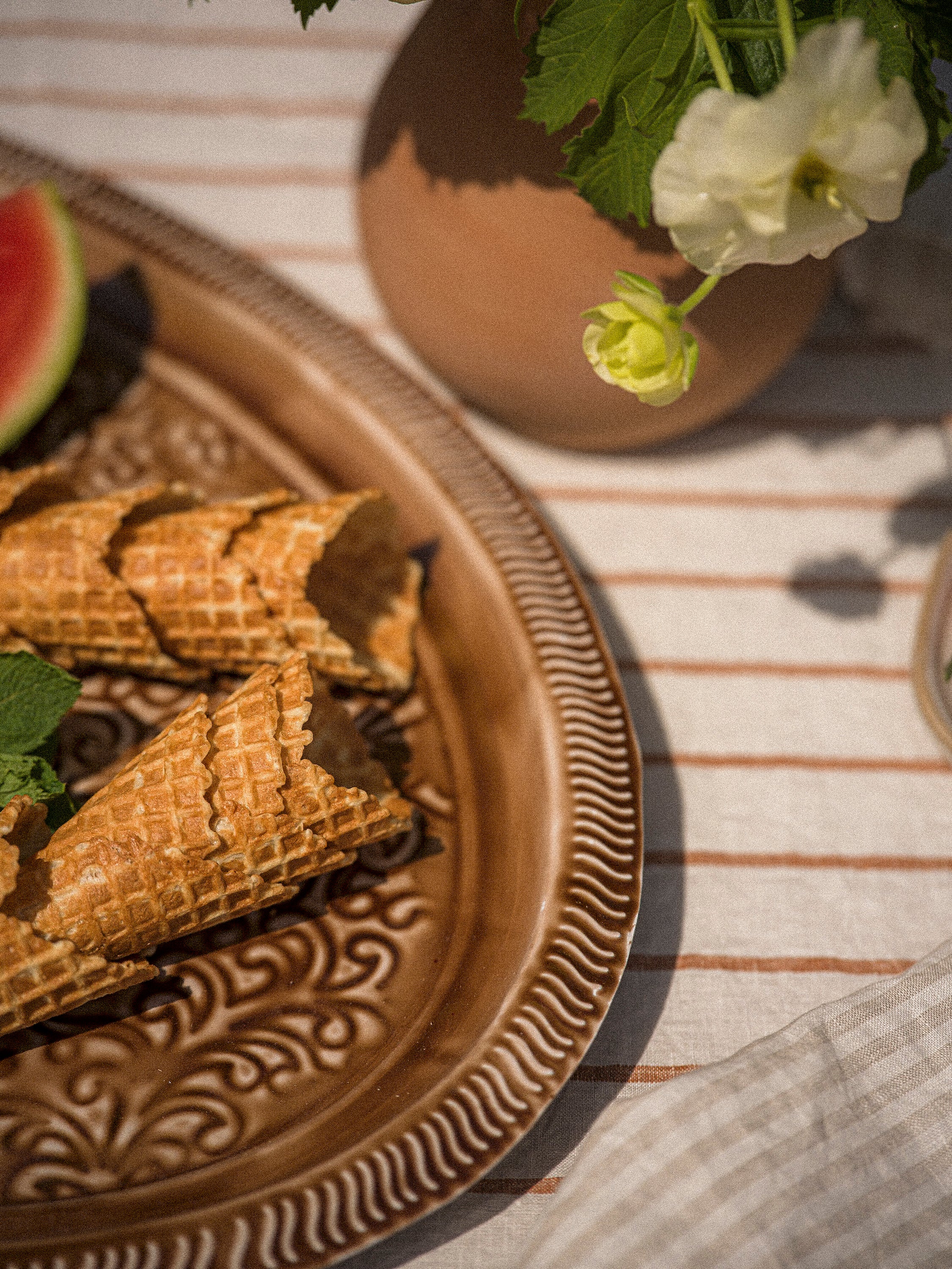 Oval Enamel Platter - Chocolate