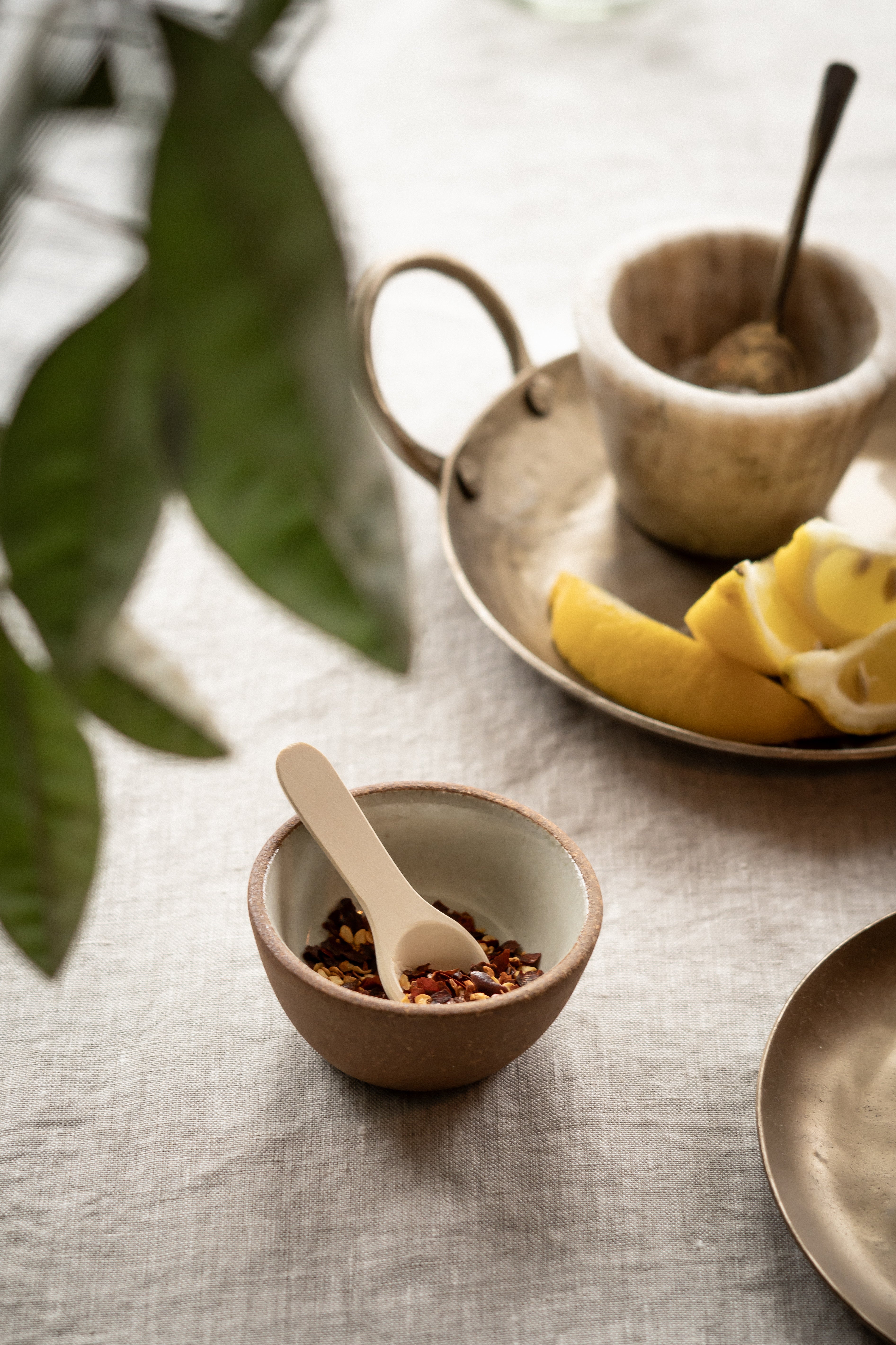 Stoneware Pinch Pot with spoon | Milk White