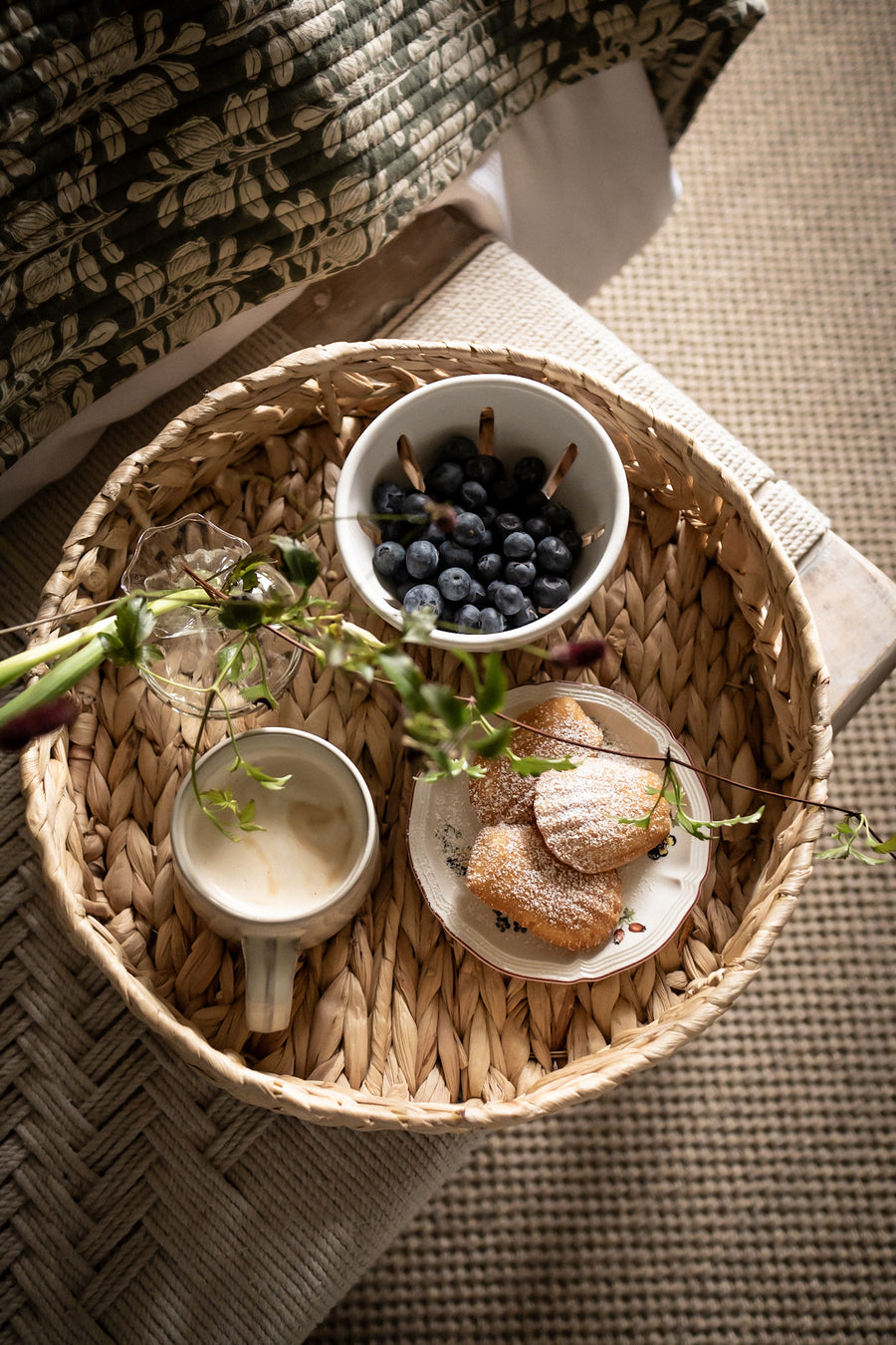 Small Venlig Round Water Hyacinth Tray