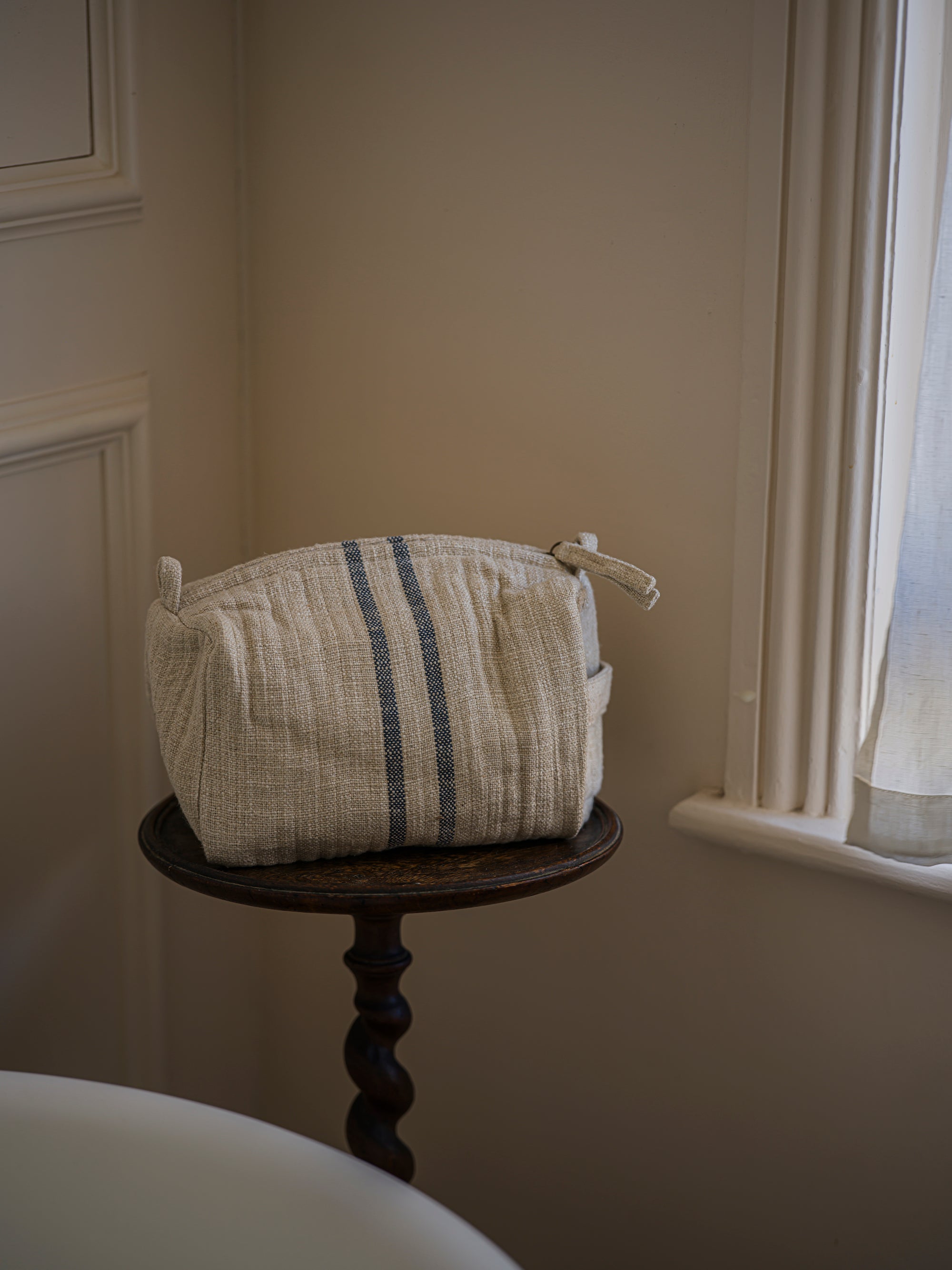 Timeless Linen Wash Bag | Blue