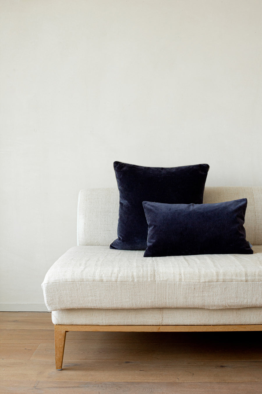 Unari Velvet Cushion | Indigo