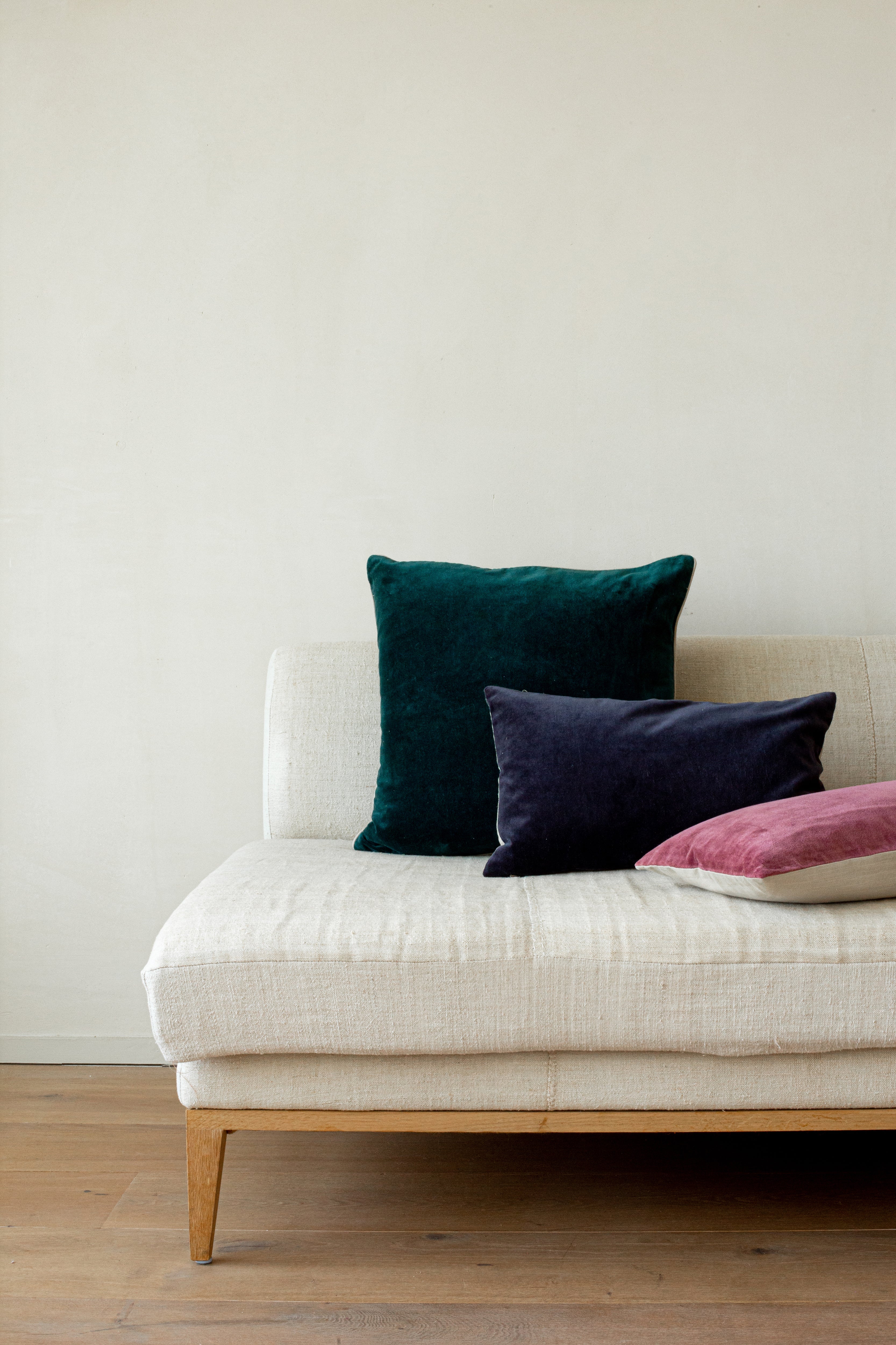 Unari Velvet Cushion | Pine