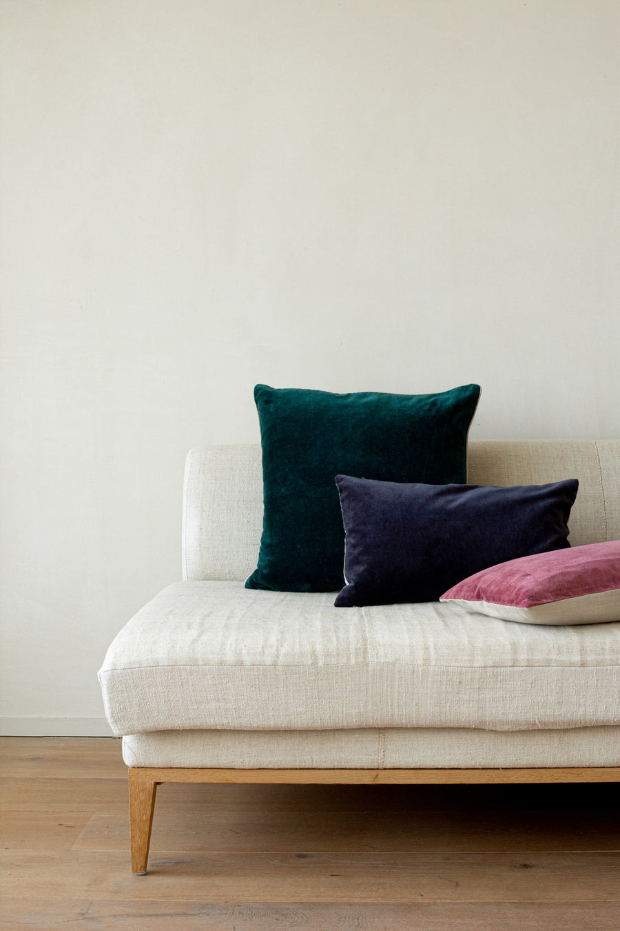 Unari Velvet Cushion