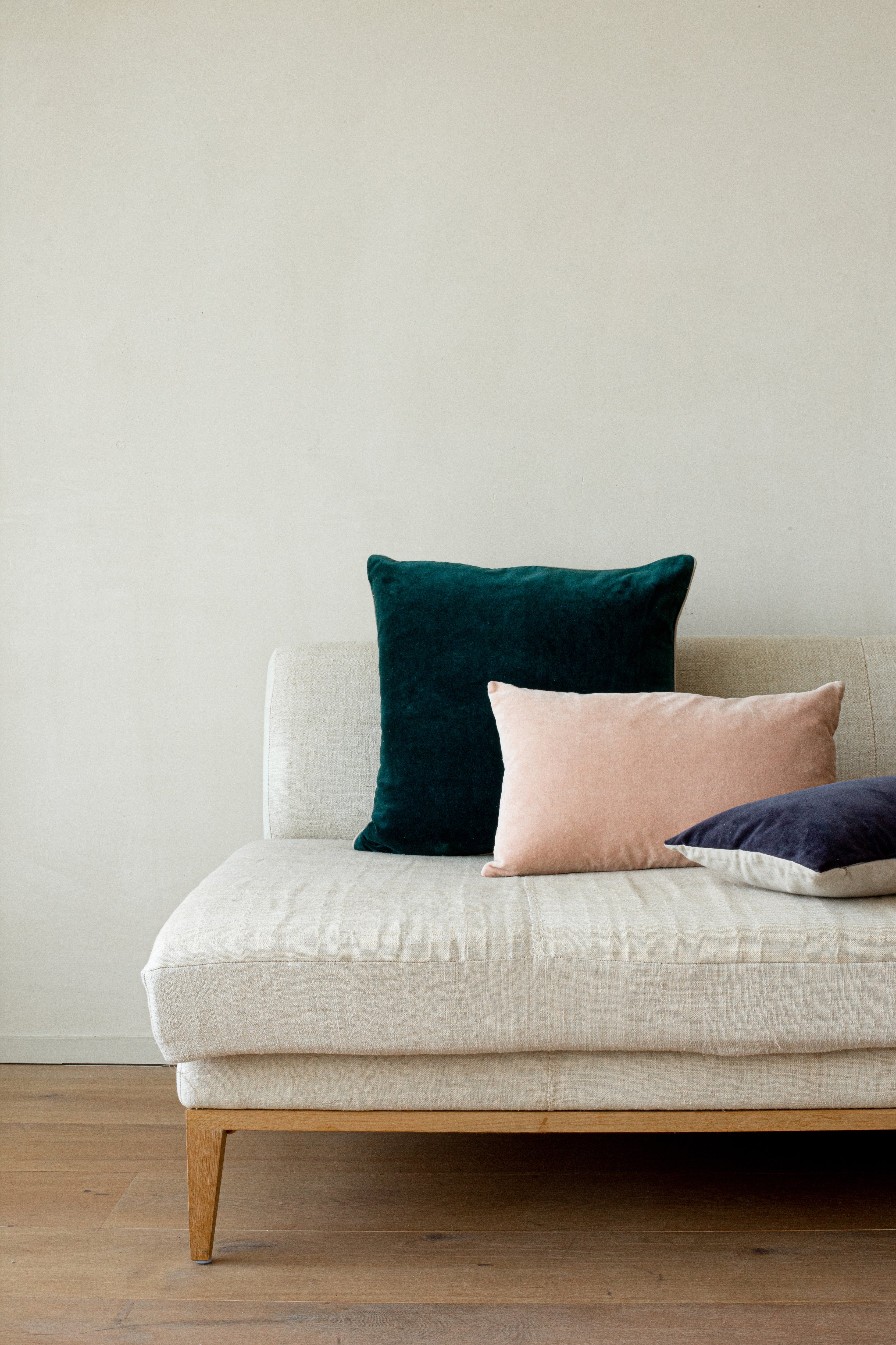 Unari Velvet Cushion | Pine