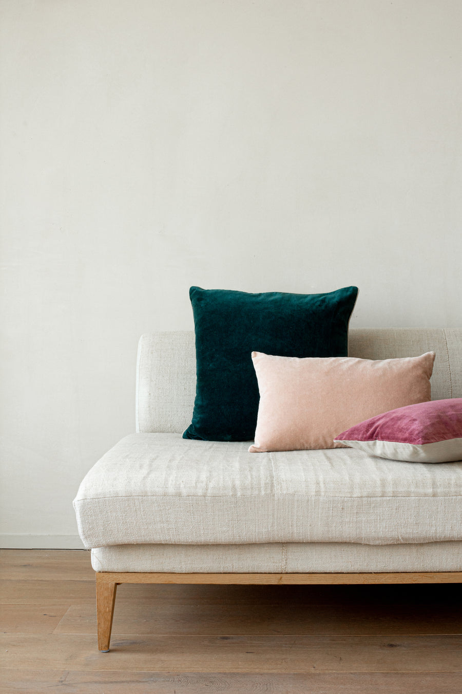 Unari Velvet Cushion