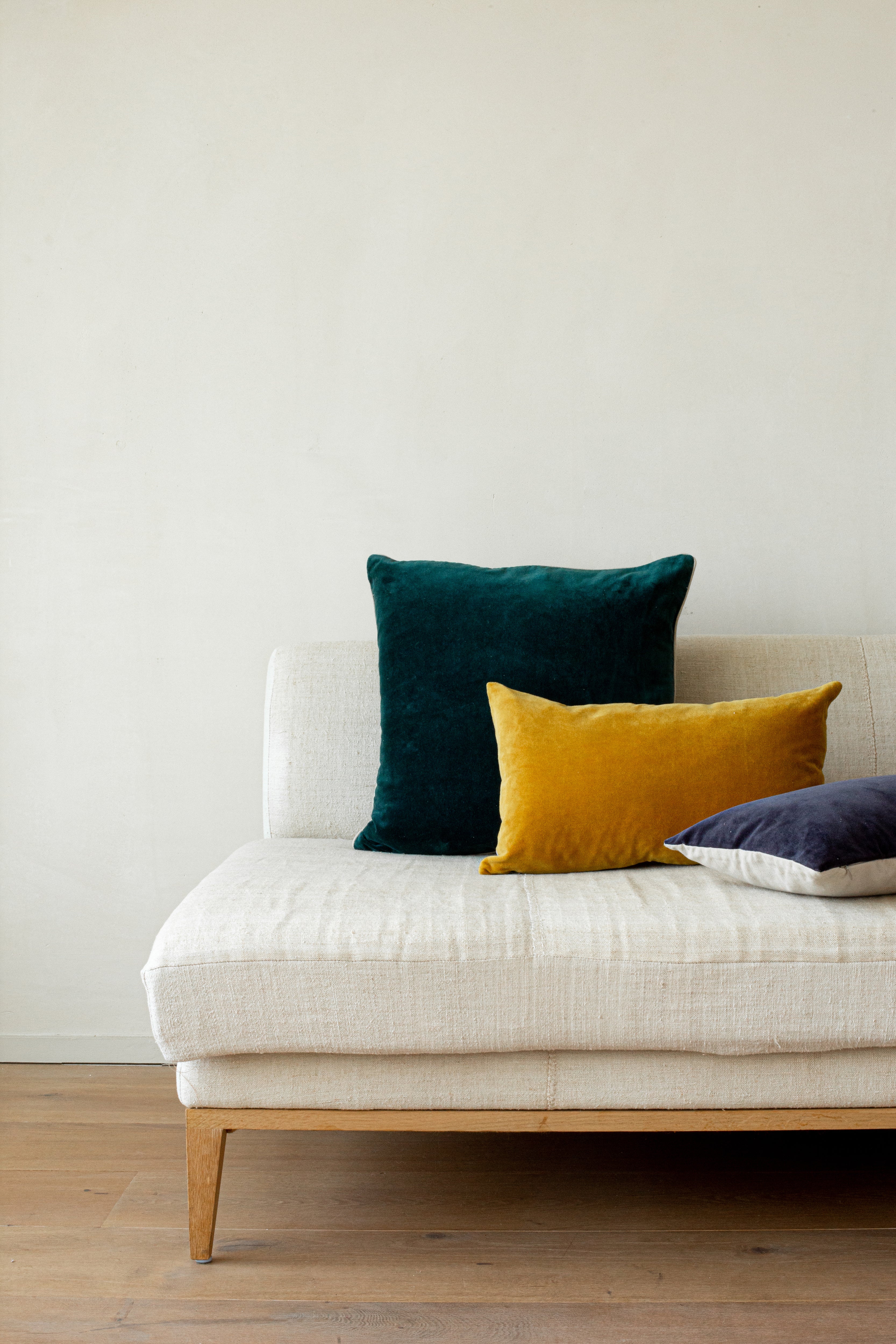 Unari Velvet Cushion | Pine
