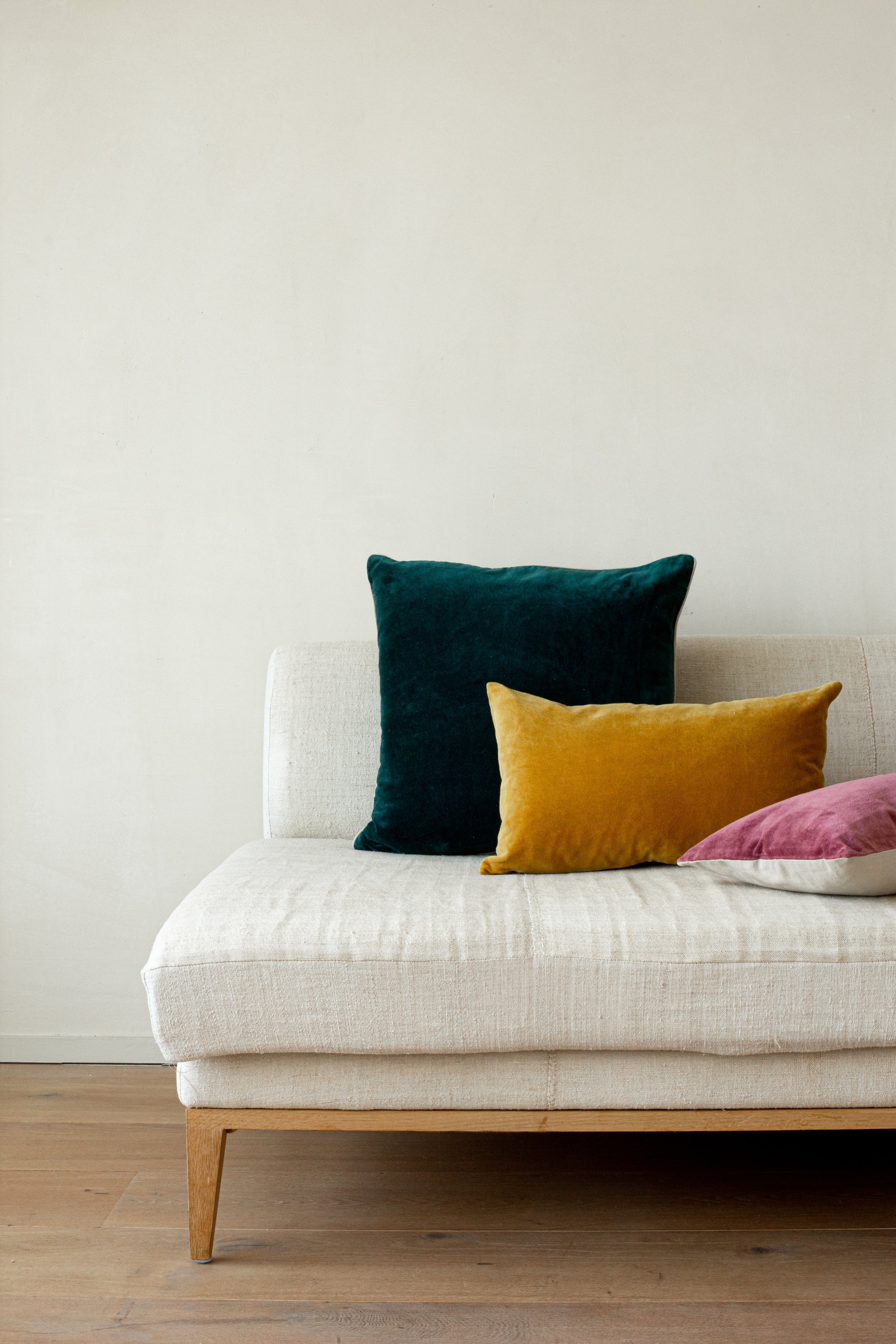 Unari Velvet Cushion | Pine