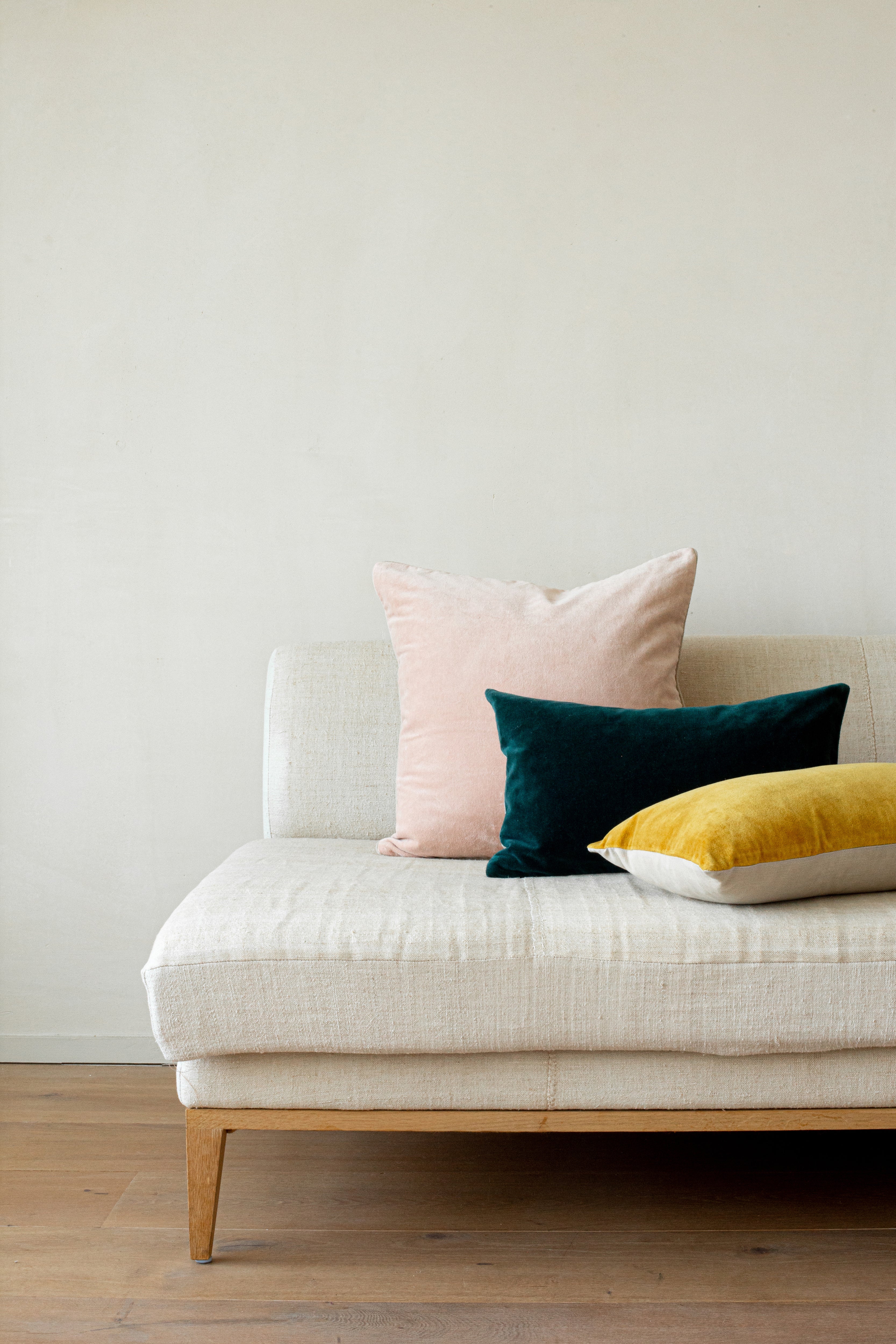 Unari Velvet Cushion | Shell Pink