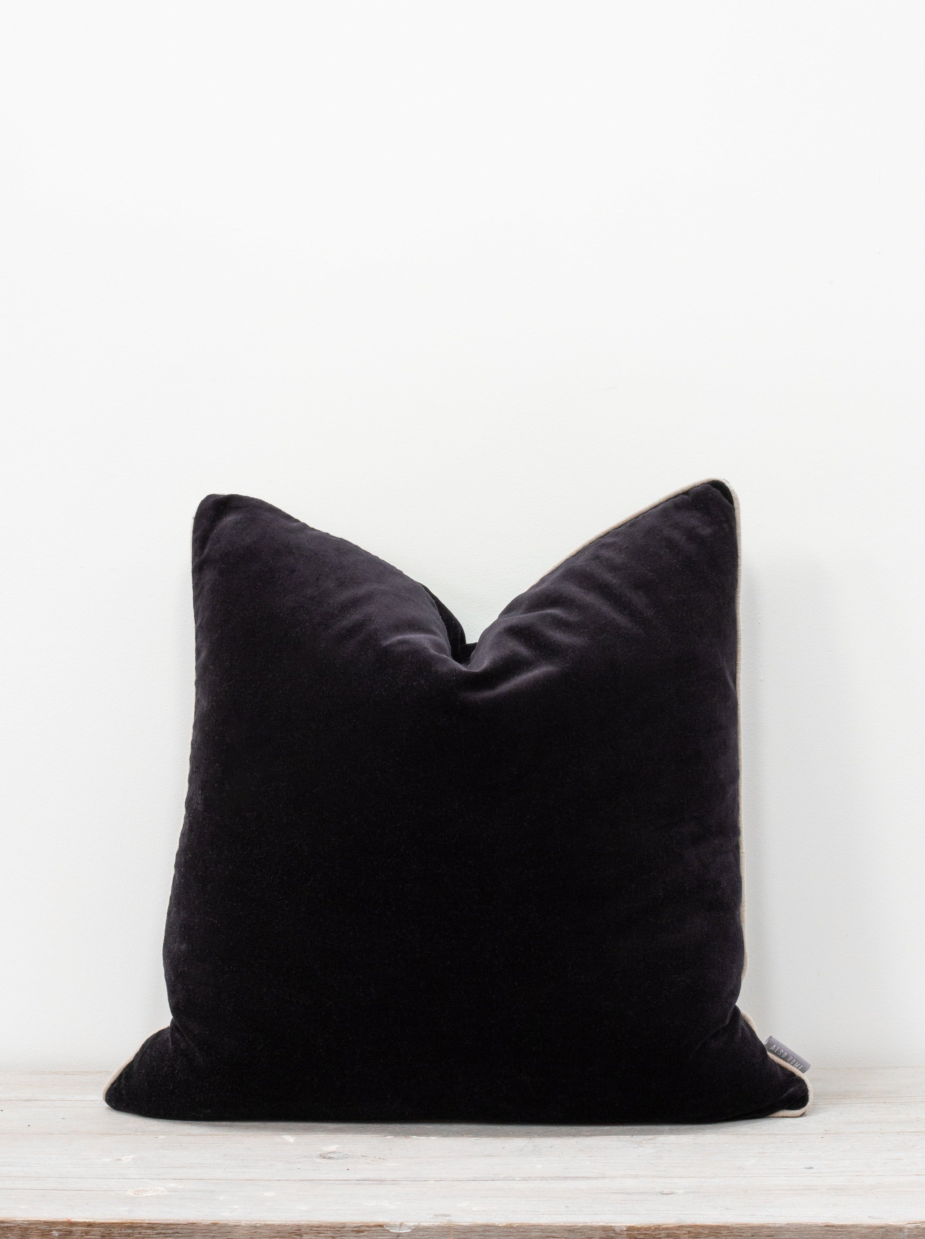 Unari Velvet Cushion | Back