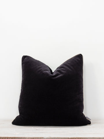 Unari Velvet Cushion