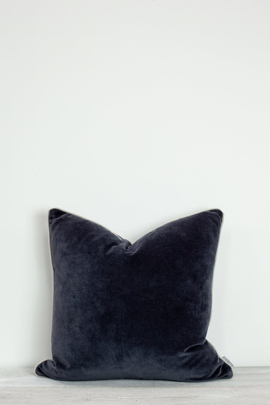 Unari Velvet Cushion | Indigo