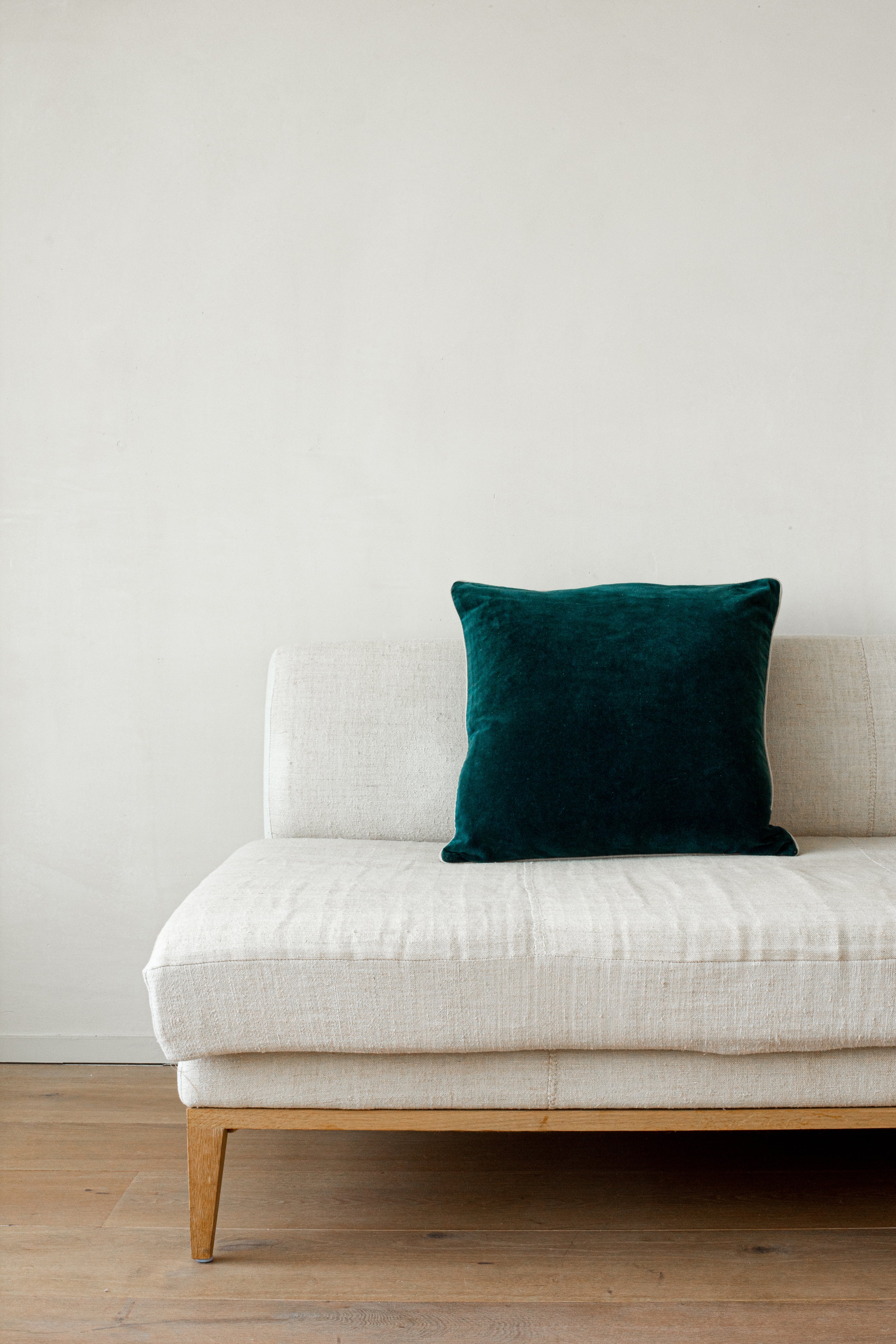 Unari Velvet Cushion | Pine