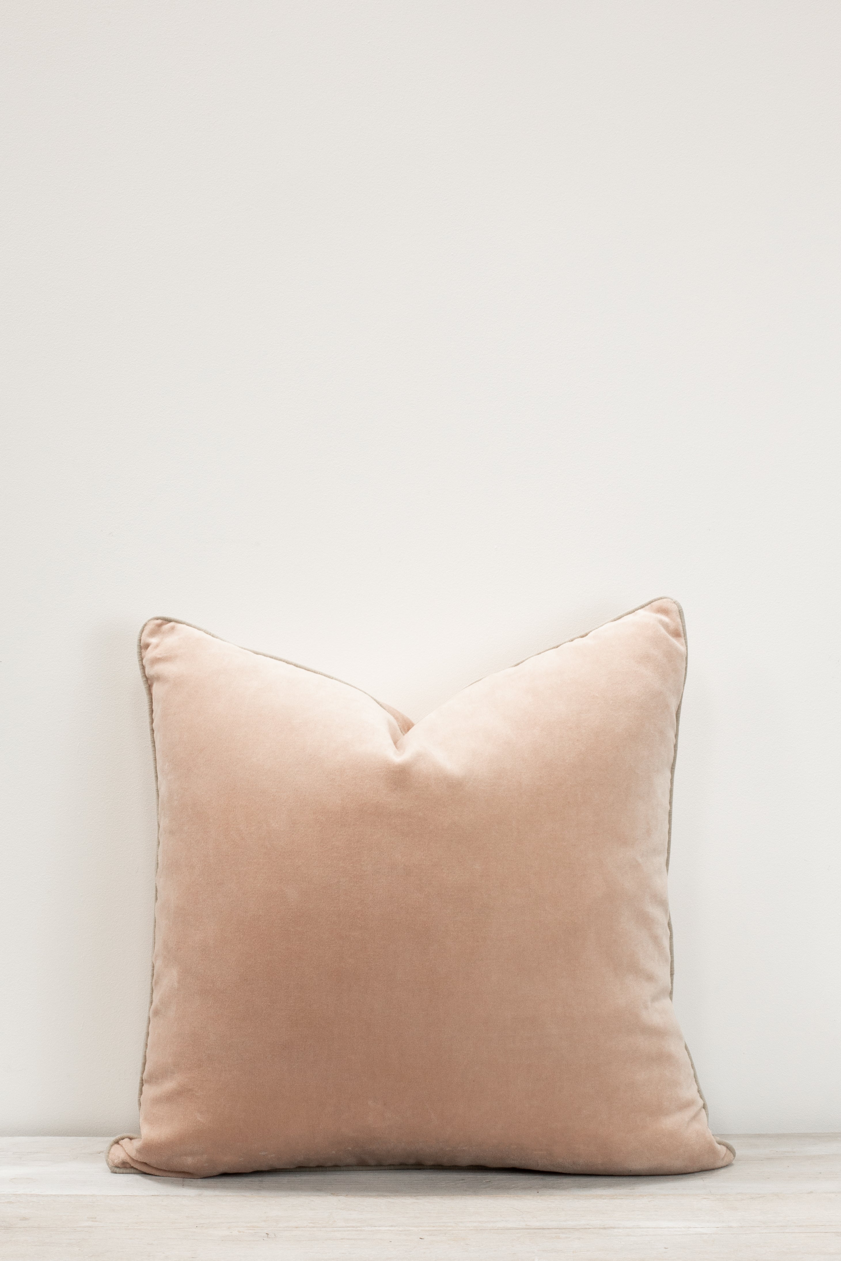 Unari Velvet Cushion | Shell Pink