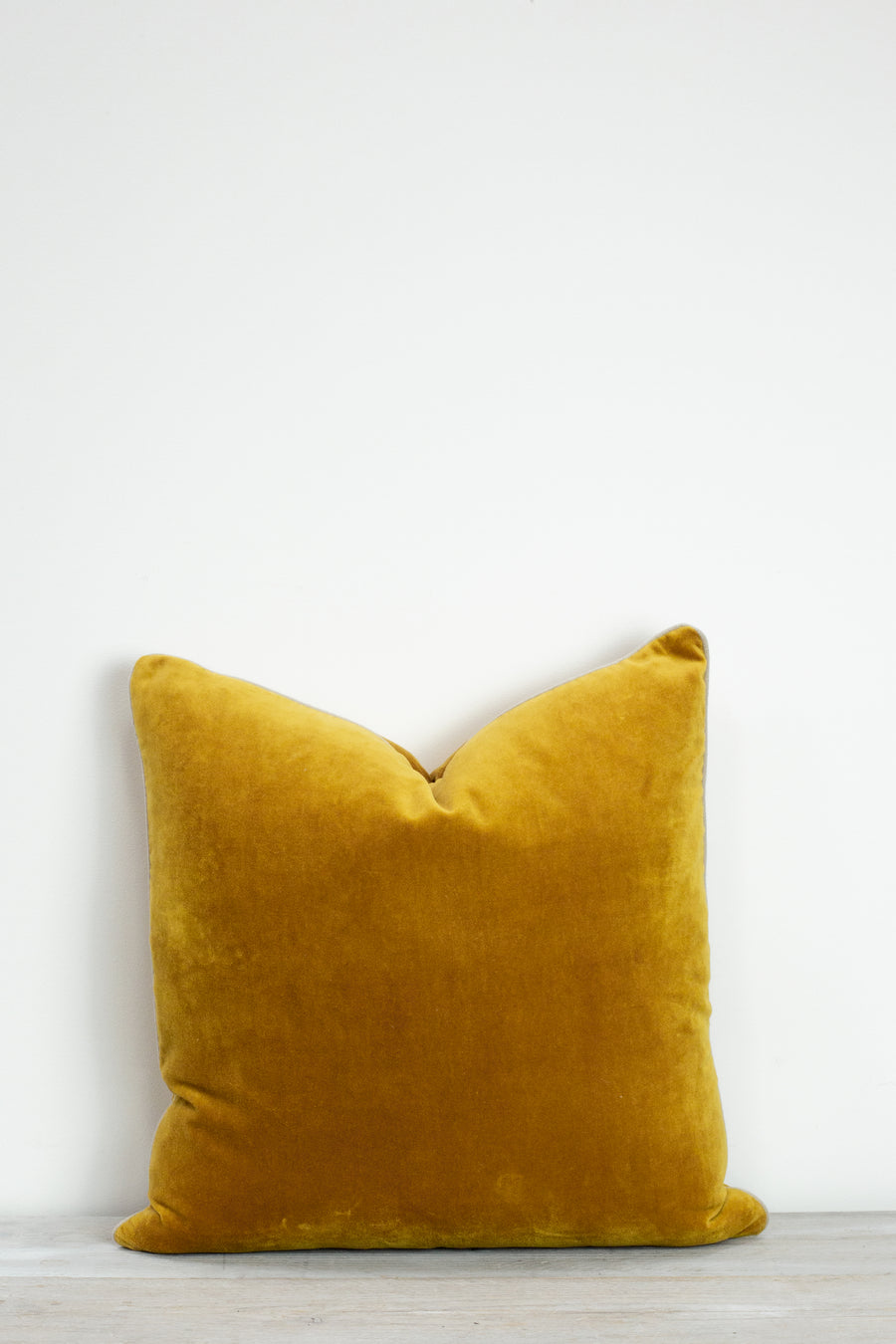 Unari Velvet Cushion