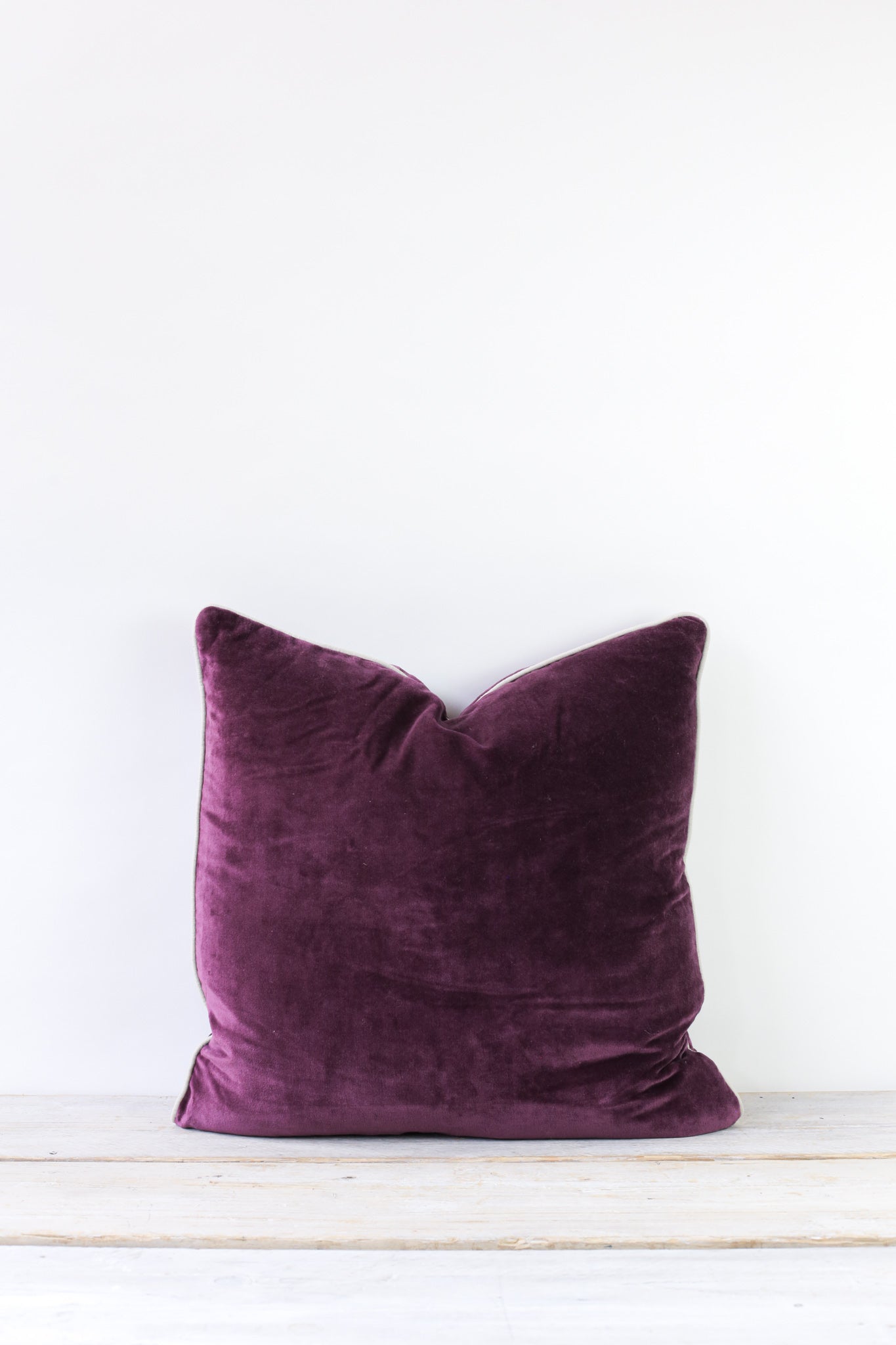 Unari Velvet Cushion | Berry