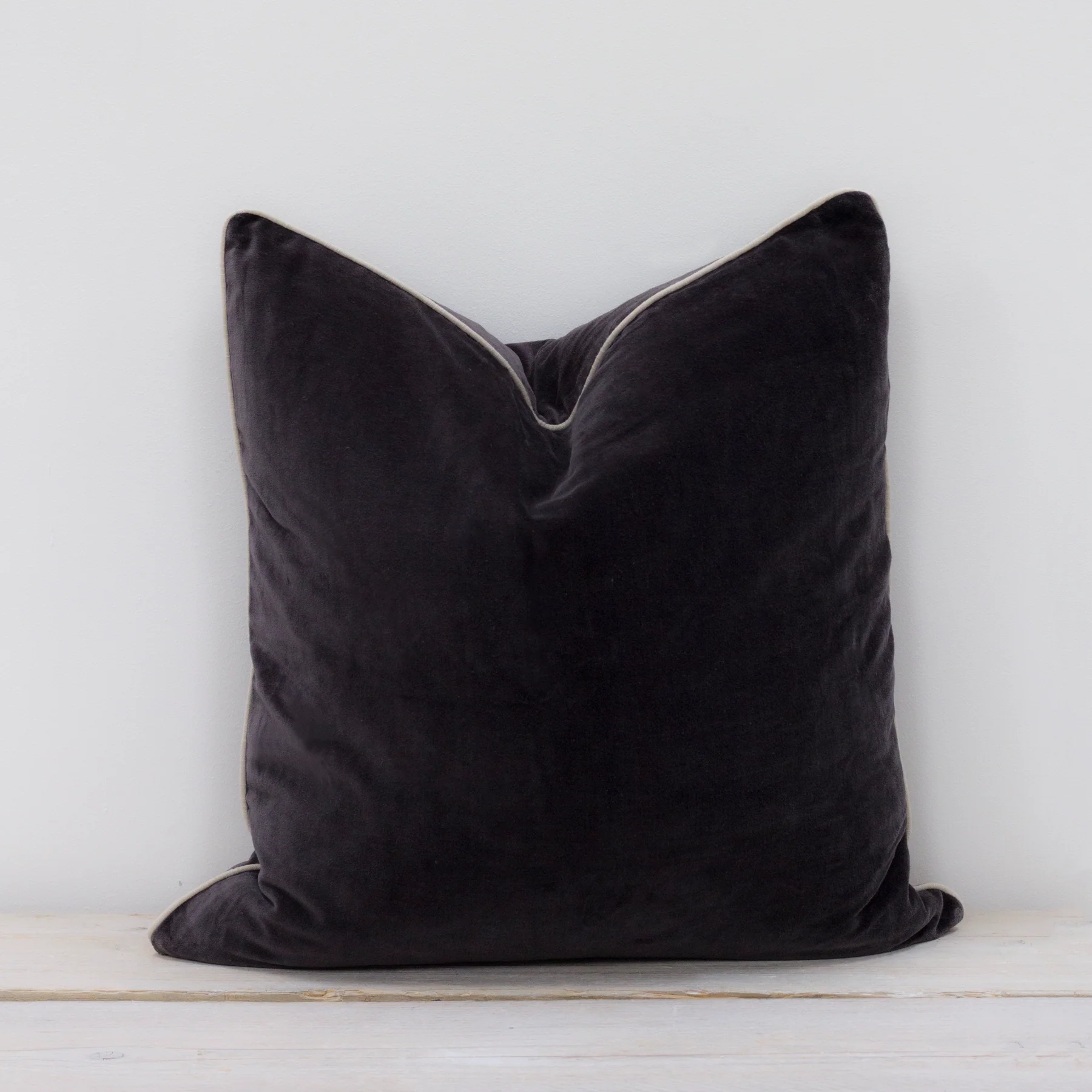 Unari Velvet Cushion | Slate Grey